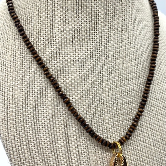 Brown Wood Beaded Necklace w/ Gold Seashell Charm Boho Y2K Preppy Festival - Picture 13 of 13